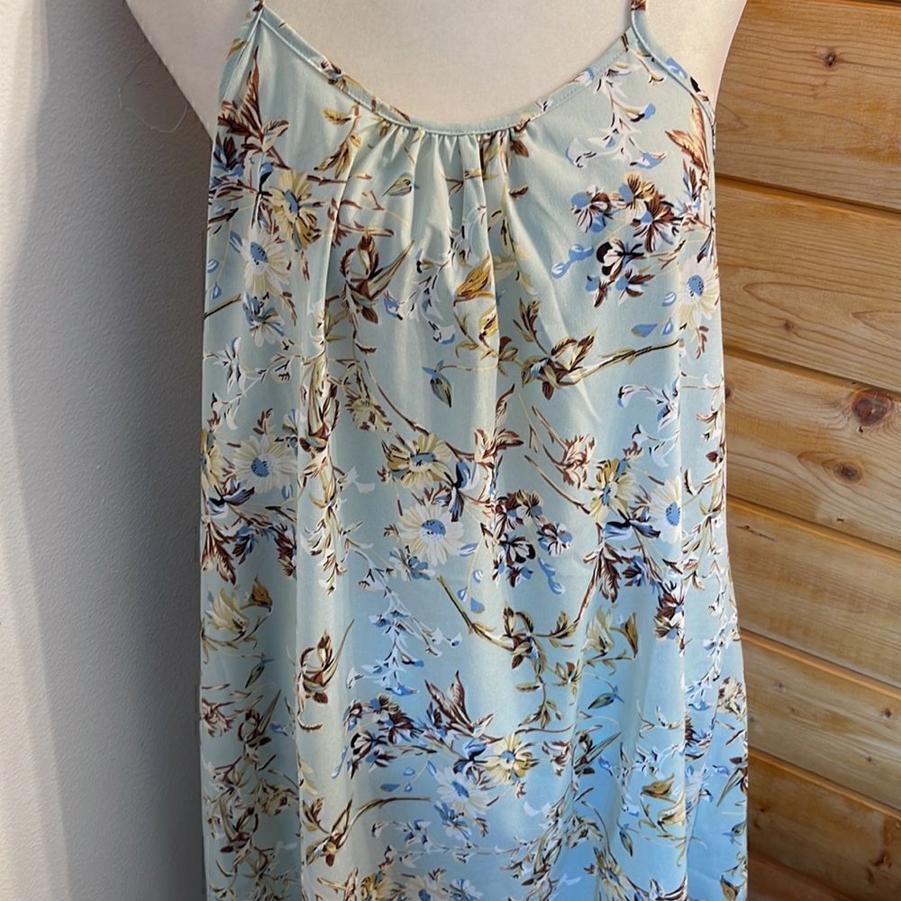 Dressfo sweet delicate floral summer dress.  Size 8.  Adjustable straps.